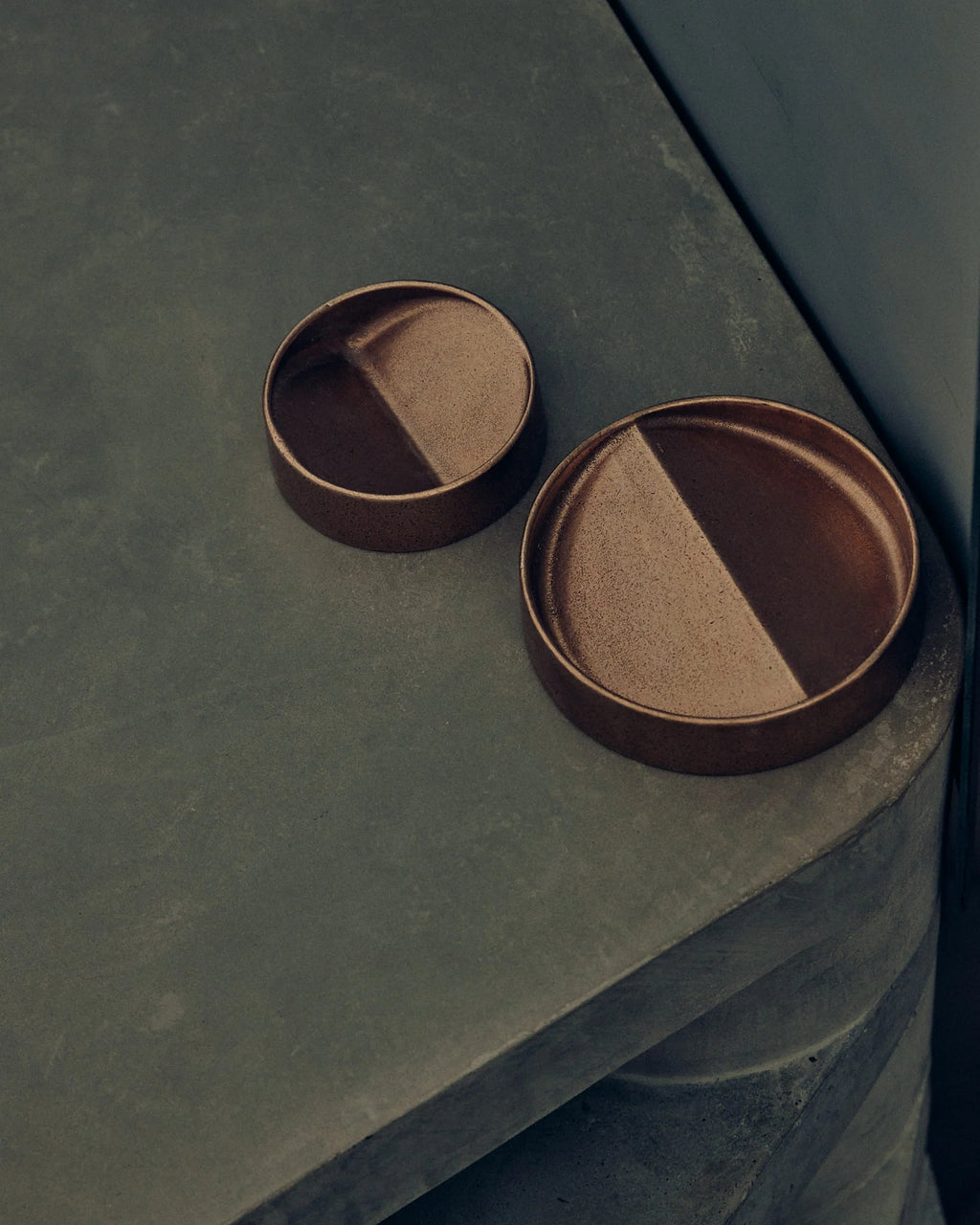 Studio Henry Wilson - Vide Poche Rond Bronze 175mm – AESTAS